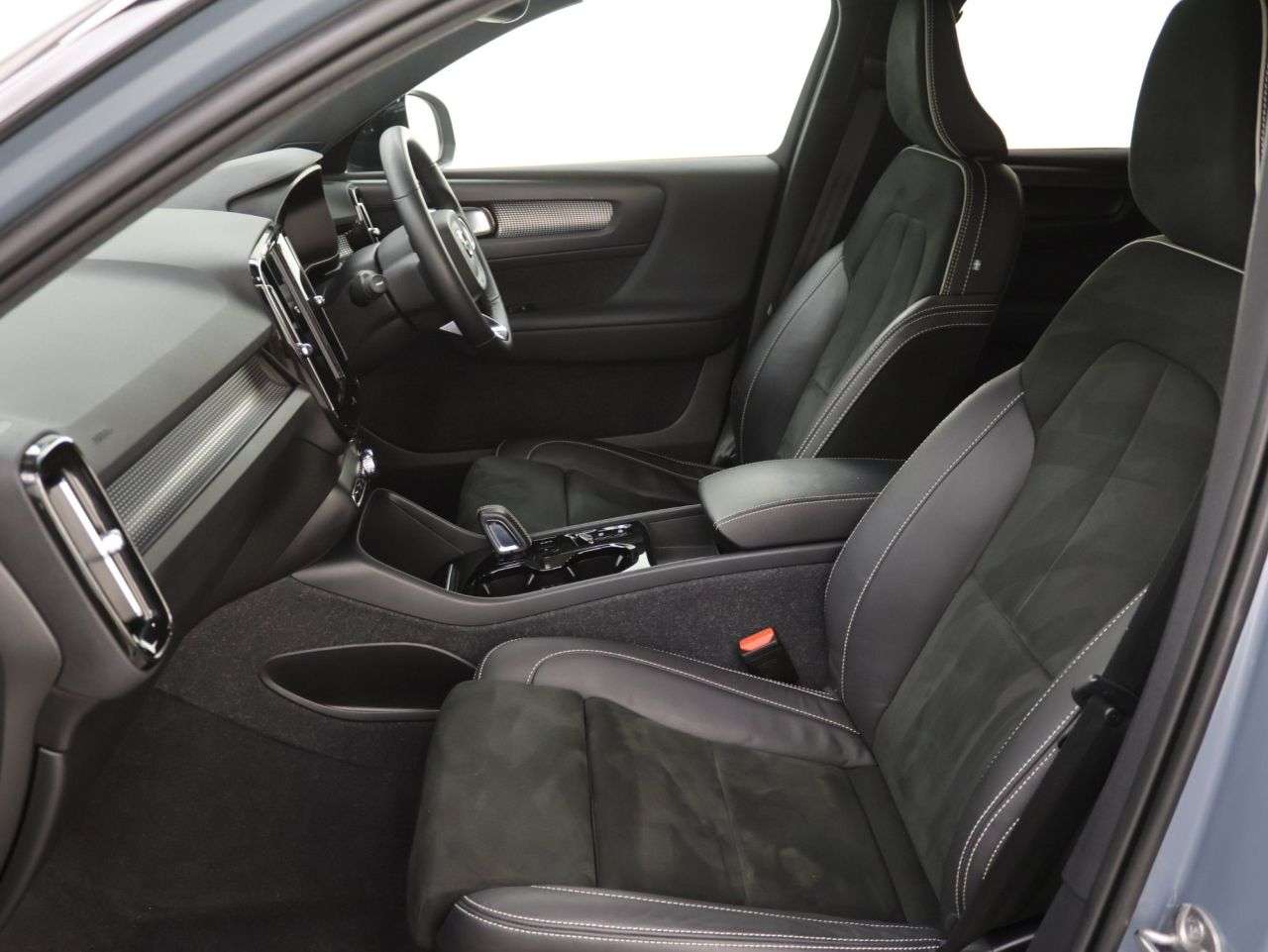 2022 VOLVO XC40 2022 VOLVO XC40