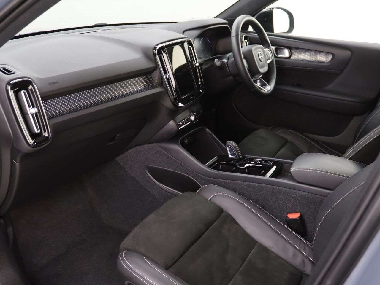 2022 VOLVO XC40 2022 VOLVO XC40