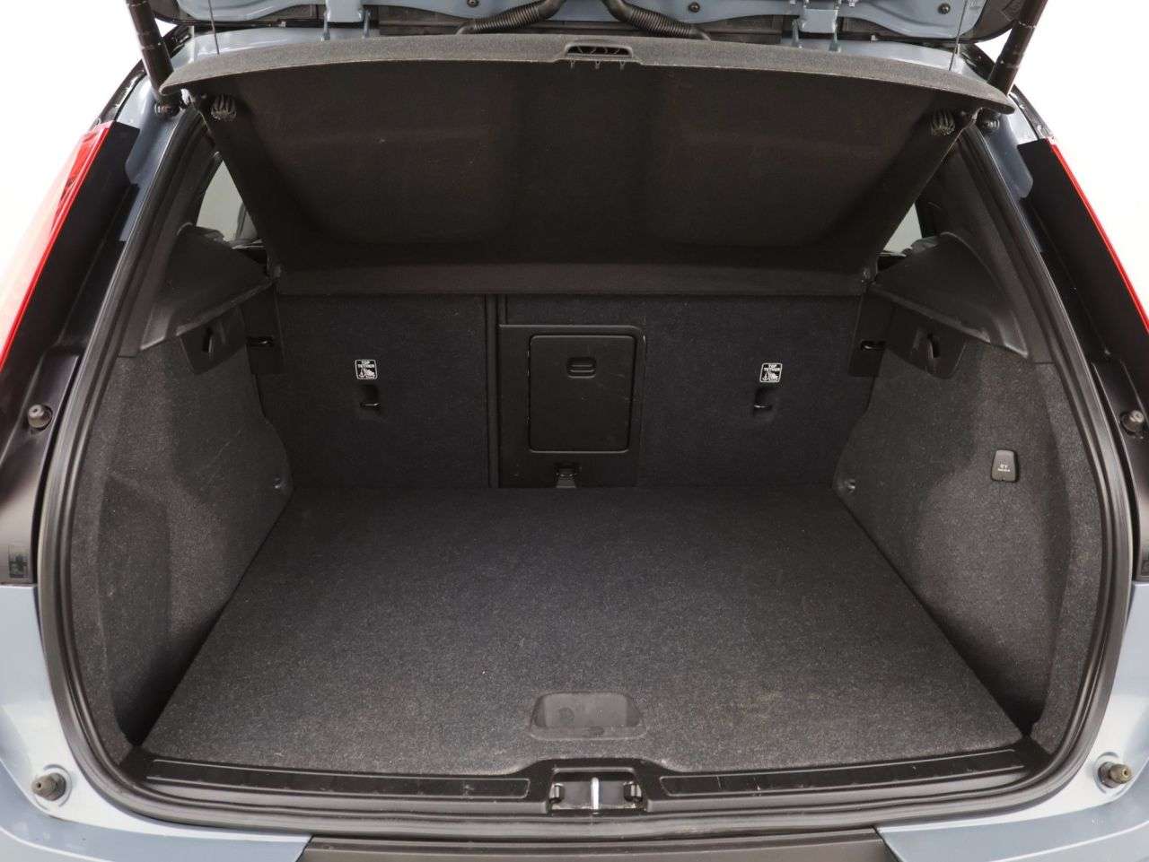 2022 VOLVO XC40 2022 VOLVO XC40