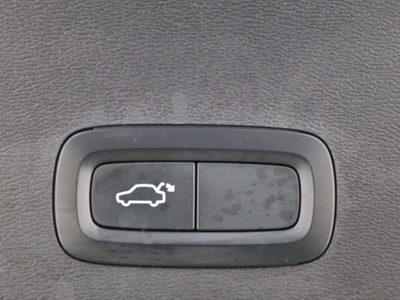 2022 VOLVO XC40 2022 VOLVO XC40