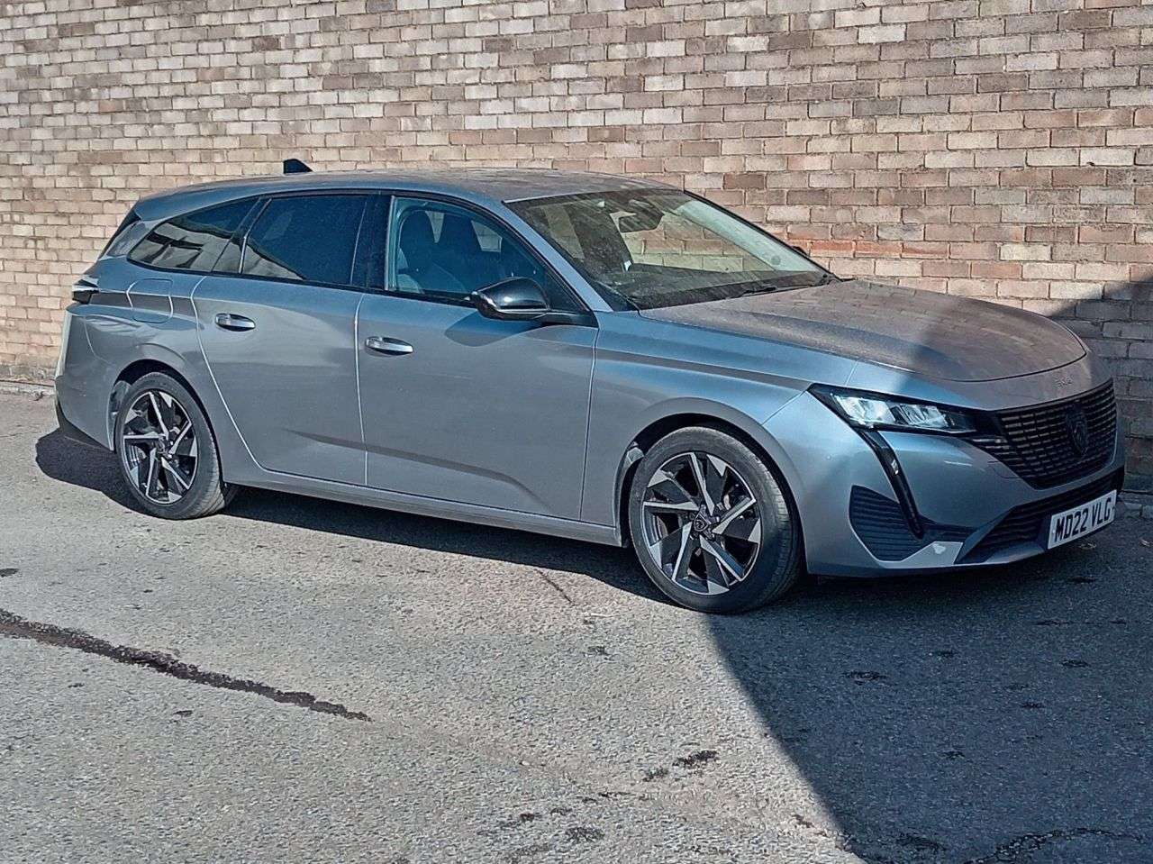 A 2022 PEUGEOT 308 SW 1.5 BlueHDi Allure Premium Estate 5dr Diesel EAT Euro 6 (s/s) (130 ps) A 2022 PEUGEOT 308 SW 1.5 BlueHDi Allure Premium Estate 5dr Diesel EAT Euro 6 (s/s) (130 ps)
