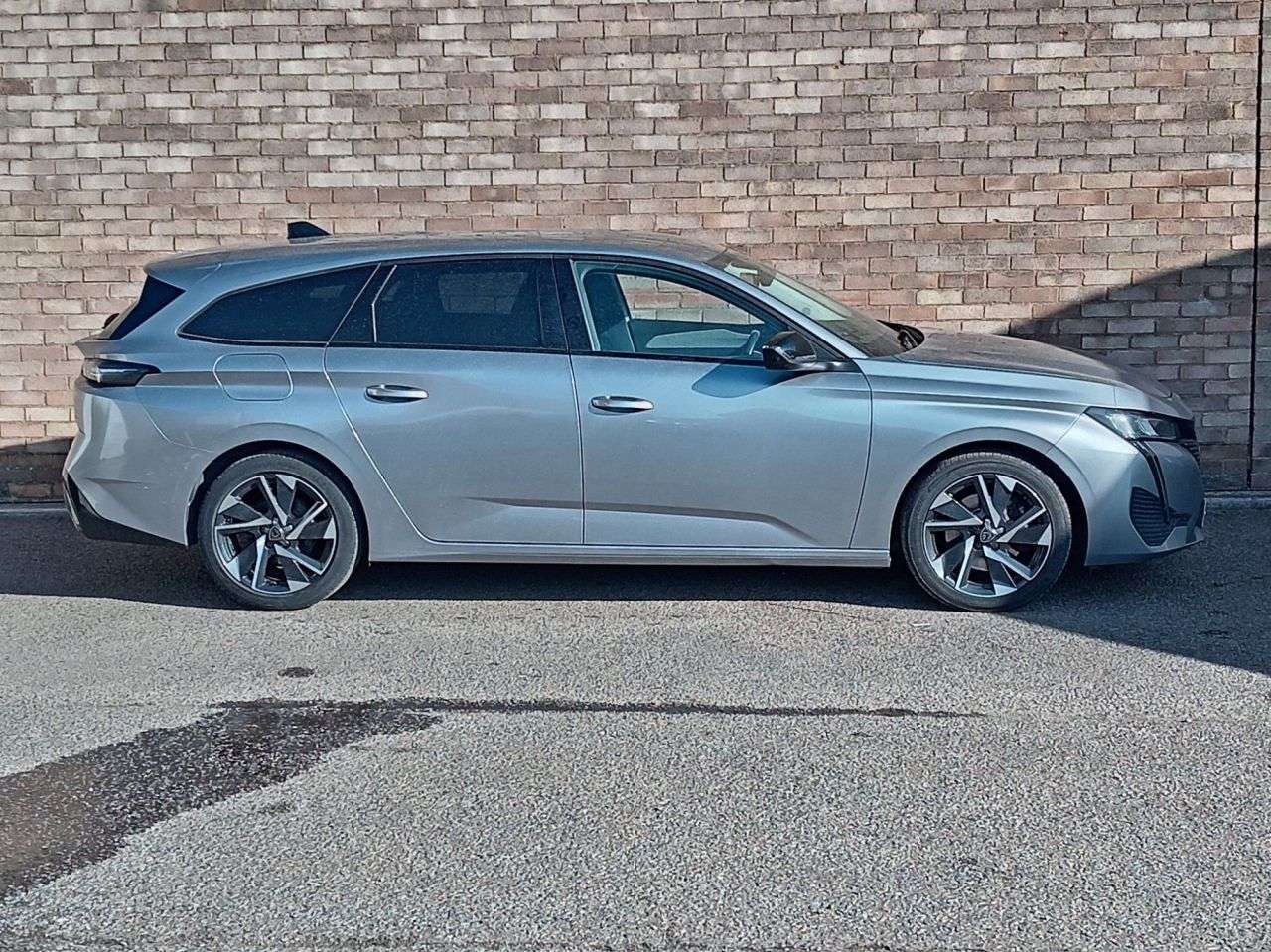 A 2022 PEUGEOT 308 SW 1.5 BlueHDi Allure Premium Estate 5dr Diesel EAT Euro 6 (s/s) (130 ps) A 2022 PEUGEOT 308 SW 1.5 BlueHDi Allure Premium Estate 5dr Diesel EAT Euro 6 (s/s) (130 ps)