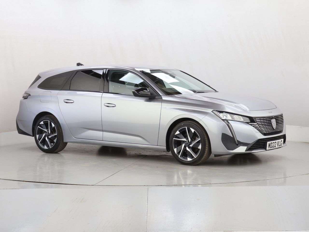 A 2022 PEUGEOT 308 SW 1.5 BlueHDi Allure Premium Estate 5dr Diesel EAT Euro 6 (s/s) (130 ps) A 2022 PEUGEOT 308 SW 1.5 BlueHDi Allure Premium Estate 5dr Diesel EAT Euro 6 (s/s) (130 ps)