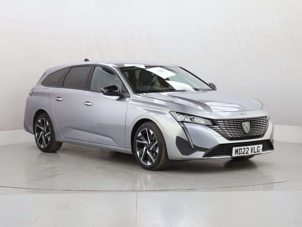 A 2022 PEUGEOT 308 SW 1.5 BlueHDi Allure Premium Estate 5dr Diesel EAT Euro 6 (s/s) (130 ps) A 2022 PEUGEOT 308 SW 1.5 BlueHDi Allure Premium Estate 5dr Diesel EAT Euro 6 (s/s) (130 ps)