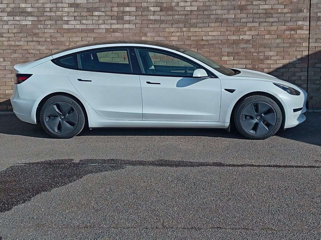 A 2023 TESLA MODEL 3 Saloon 4dr Electric Auto RWD (241 bhp) A 2023 TESLA MODEL 3 Saloon 4dr Electric Auto RWD (241 bhp)