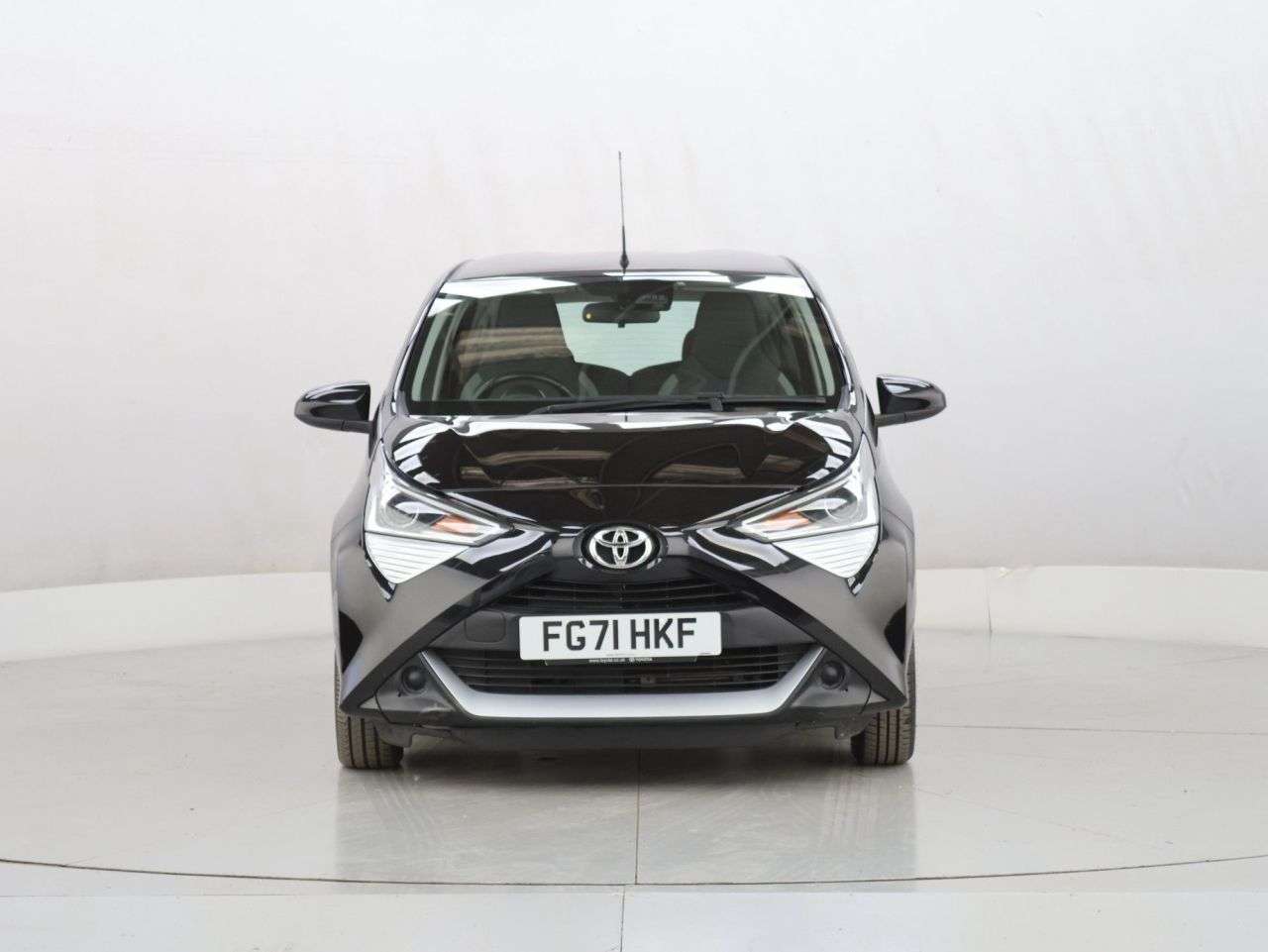 A 2022 TOYOTA AYGO 1.0 VVT-i x-play Hatchback 5dr Petrol x-shift Euro 6 (Safety Sense) (71 ps) A 2022 TOYOTA AYGO 1.0 VVT-i x-play Hatchback 5dr Petrol x-shift Euro 6 (Safety Sense) (71 ps)