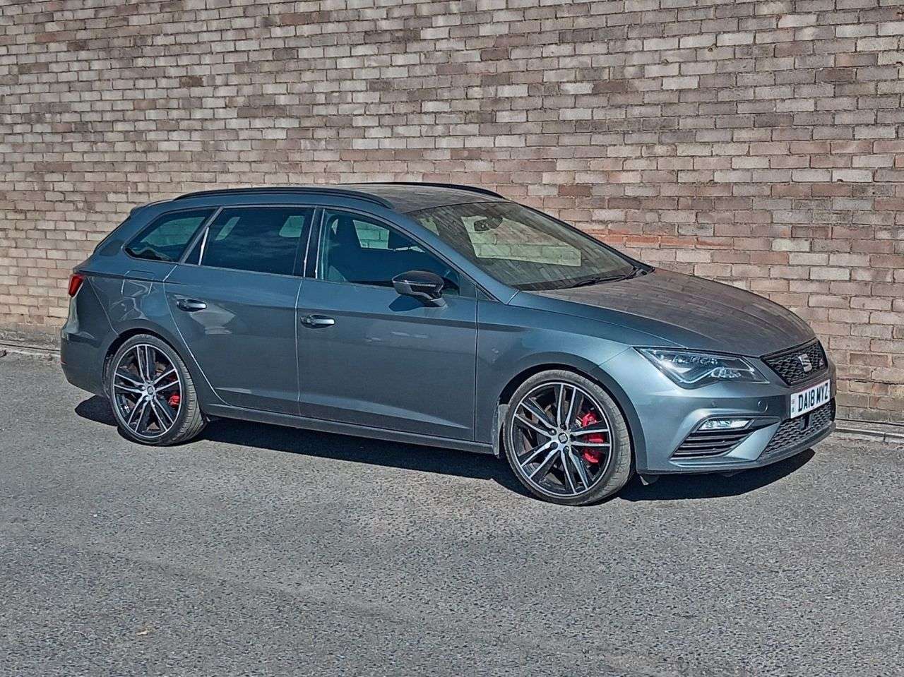 A 2018 SEAT LEON 2.0 TSI Cupra 300 ST 5dr Petrol Manual Euro 6 (s/s) (300 ps) A 2018 SEAT LEON 2.0 TSI Cupra 300 ST 5dr Petrol Manual Euro 6 (s/s) (300 ps)
