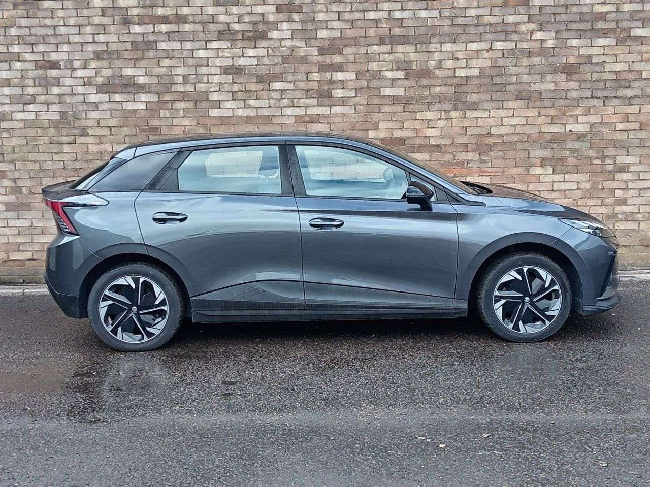 A 2023 MG MG 4 64kWh SE Long Range Hatchback 5dr Electric Auto (203 ps) A 2023 MG MG 4 64kWh SE Long Range Hatchback 5dr Electric Auto (203 ps)