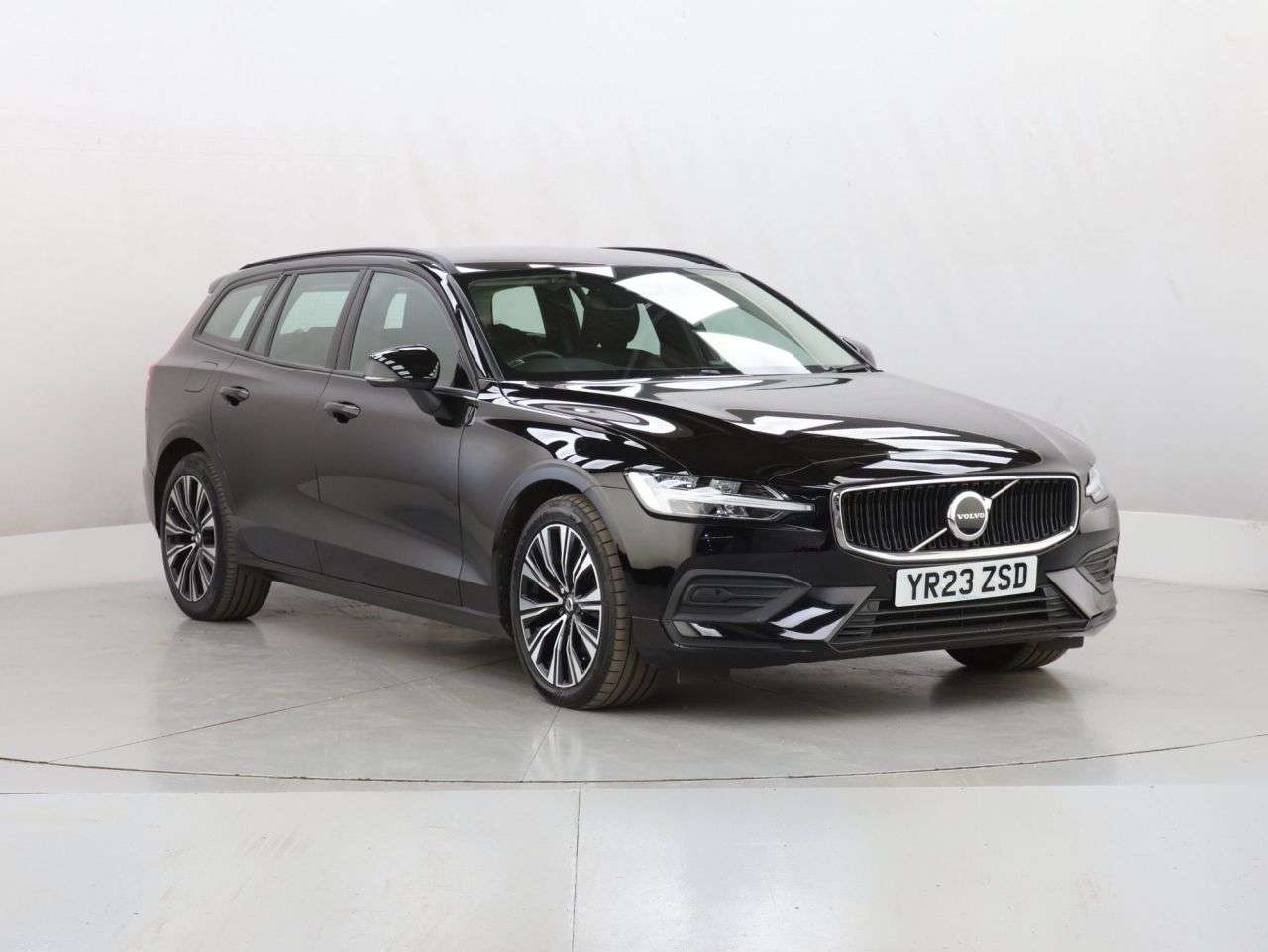 A 2023 VOLVO V60 2.0 B3 MHEV Core Estate 5dr Petrol Hybrid DCT Auto Euro 6 (s/s) (163 ps) A 2023 VOLVO V60 2.0 B3 MHEV Core Estate 5dr Petrol Hybrid DCT Auto Euro 6 (s/s) (163 ps)
