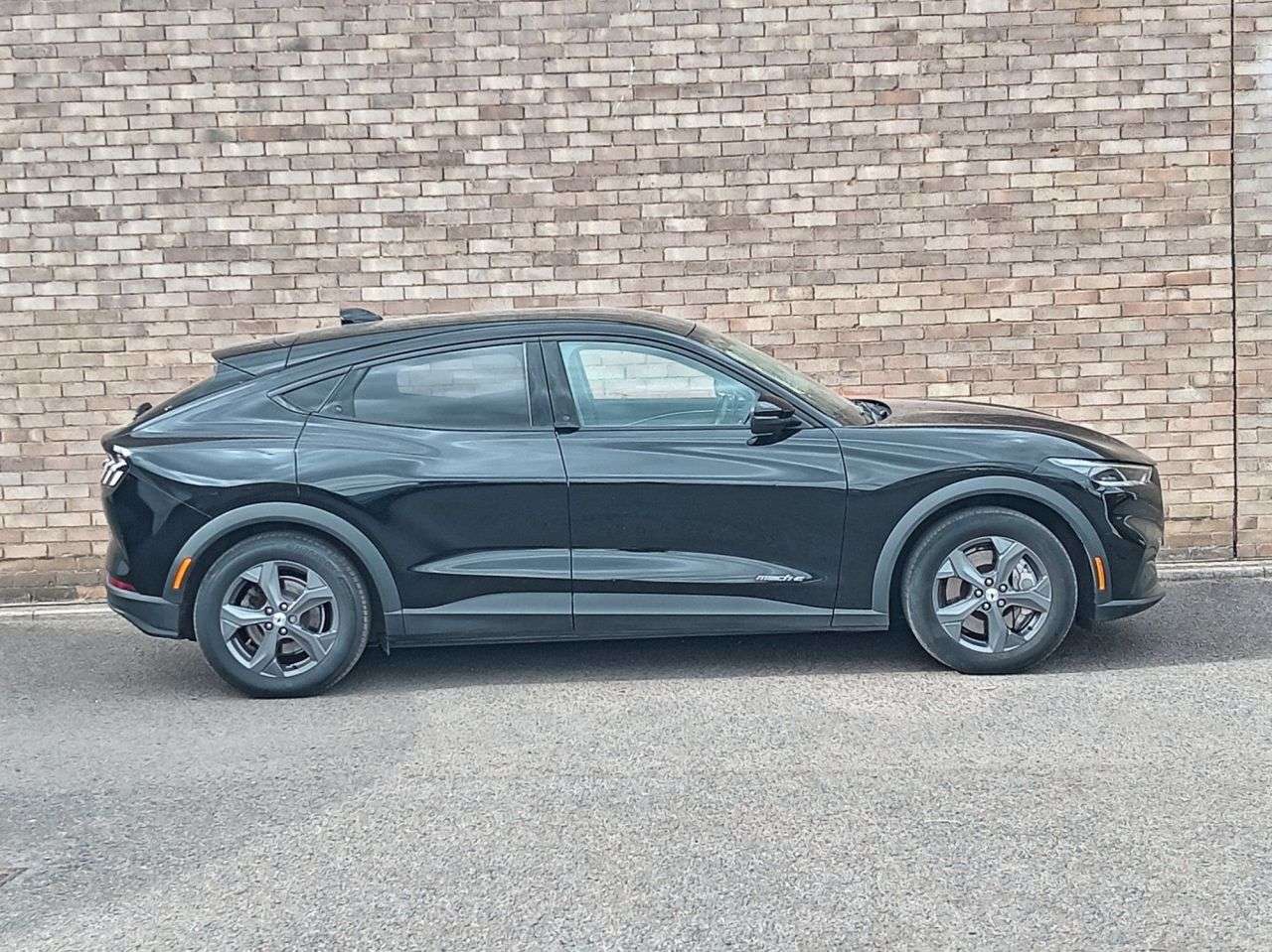 A 2022 FORD MUSTANG MACH-E Standard Range 70kWh SUV 5dr Electric Automatic (269 ps) A 2022 FORD MUSTANG MACH-E Standard Range 70kWh SUV 5dr Electric Automatic (269 ps)