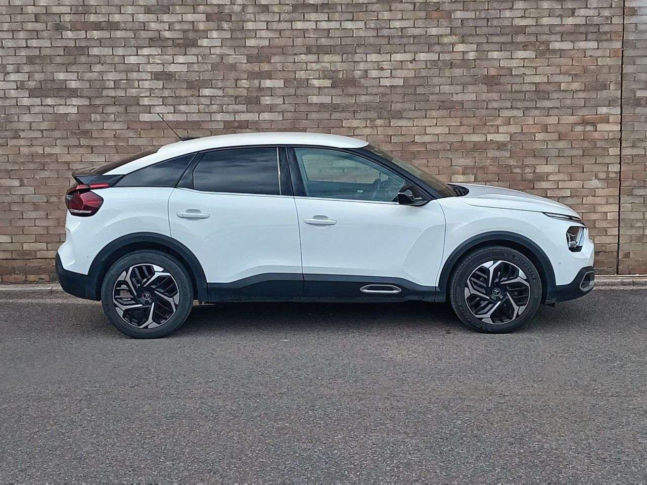 A 2022 CITROEN C4 1.2 PureTech Shine Plus Hatchback 5dr Petrol EAT8 Euro 6 (s/s) (130 ps) A 2022 CITROEN C4 1.2 PureTech Shine Plus Hatchback 5dr Petrol EAT8 Euro 6 (s/s) (130 ps)