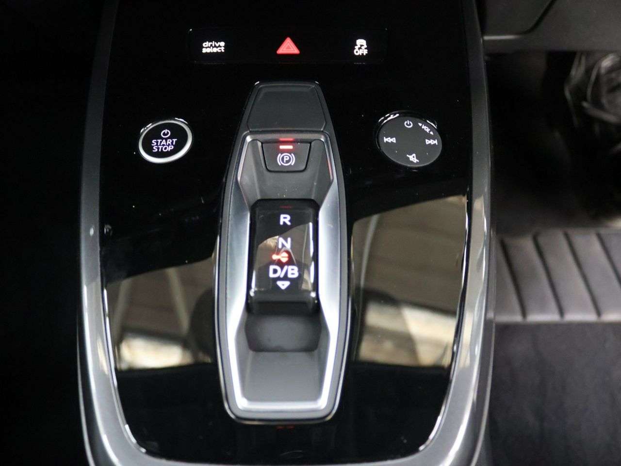 2021 AUDI Q4 E-TRON 2021 AUDI Q4 E-TRON