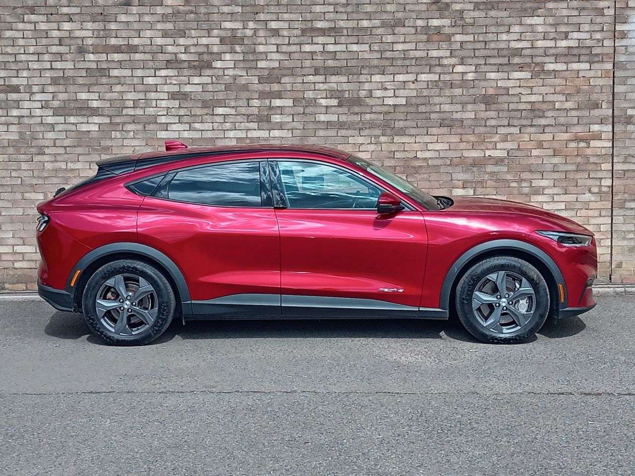 A 2022 FORD MUSTANG MACH-E Standard Range 70kWh SUV 5dr Electric Automatic (269 ps) A 2022 FORD MUSTANG MACH-E Standard Range 70kWh SUV 5dr Electric Automatic (269 ps)
