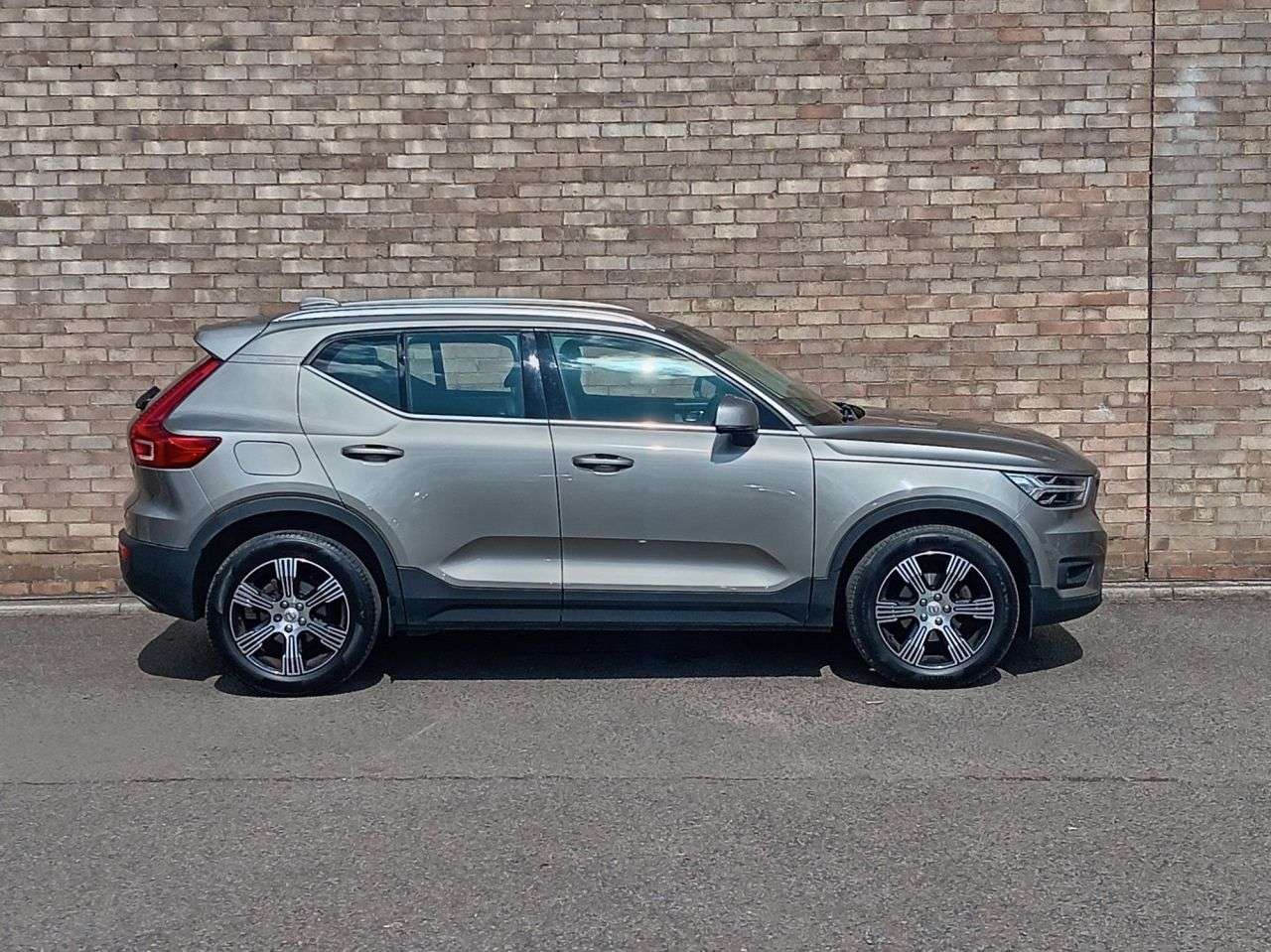 A 2020 VOLVO XC40 2.0 D3 Inscription SUV 5dr Diesel Auto Euro 6 (s/s) (150 ps) A 2020 VOLVO XC40 2.0 D3 Inscription SUV 5dr Diesel Auto Euro 6 (s/s) (150 ps)