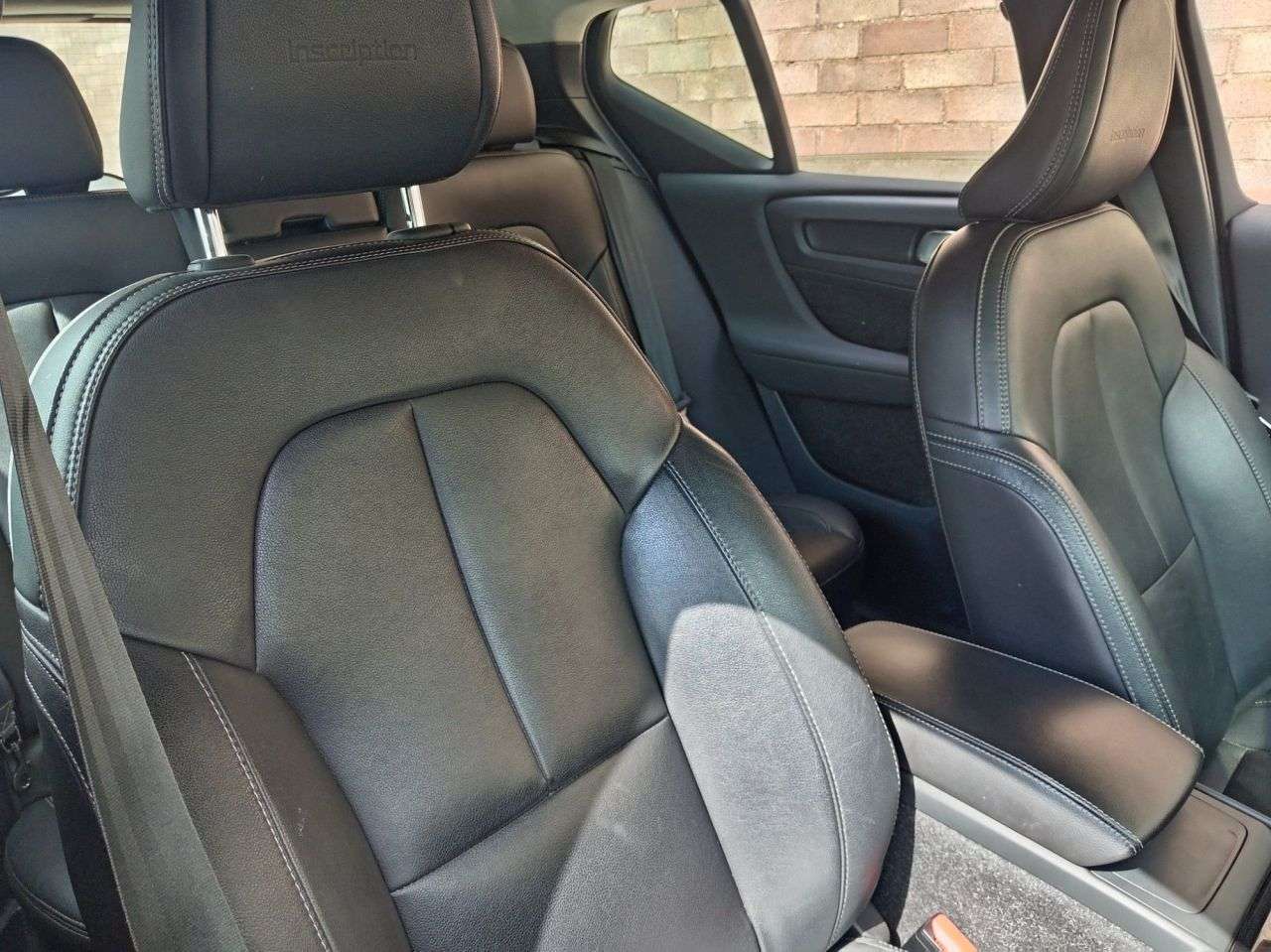 2020 VOLVO XC40 2020 VOLVO XC40
