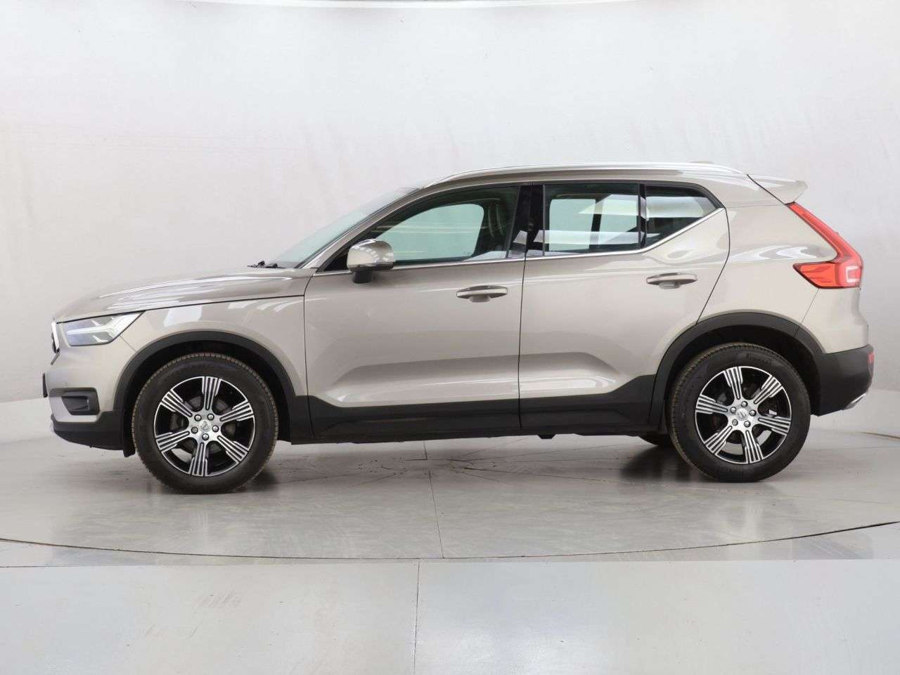2020 VOLVO XC40 2020 VOLVO XC40
