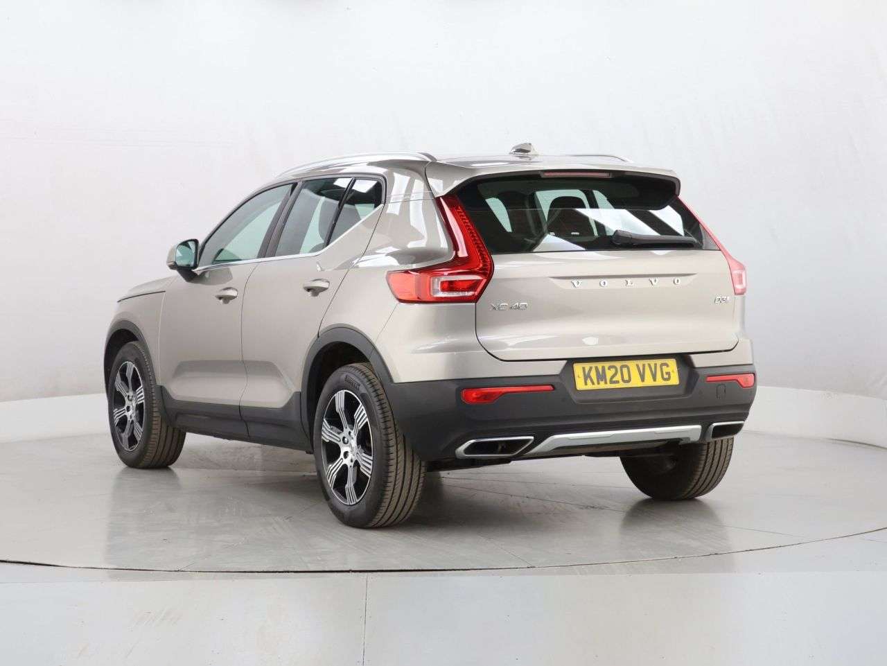 2020 VOLVO XC40 2020 VOLVO XC40