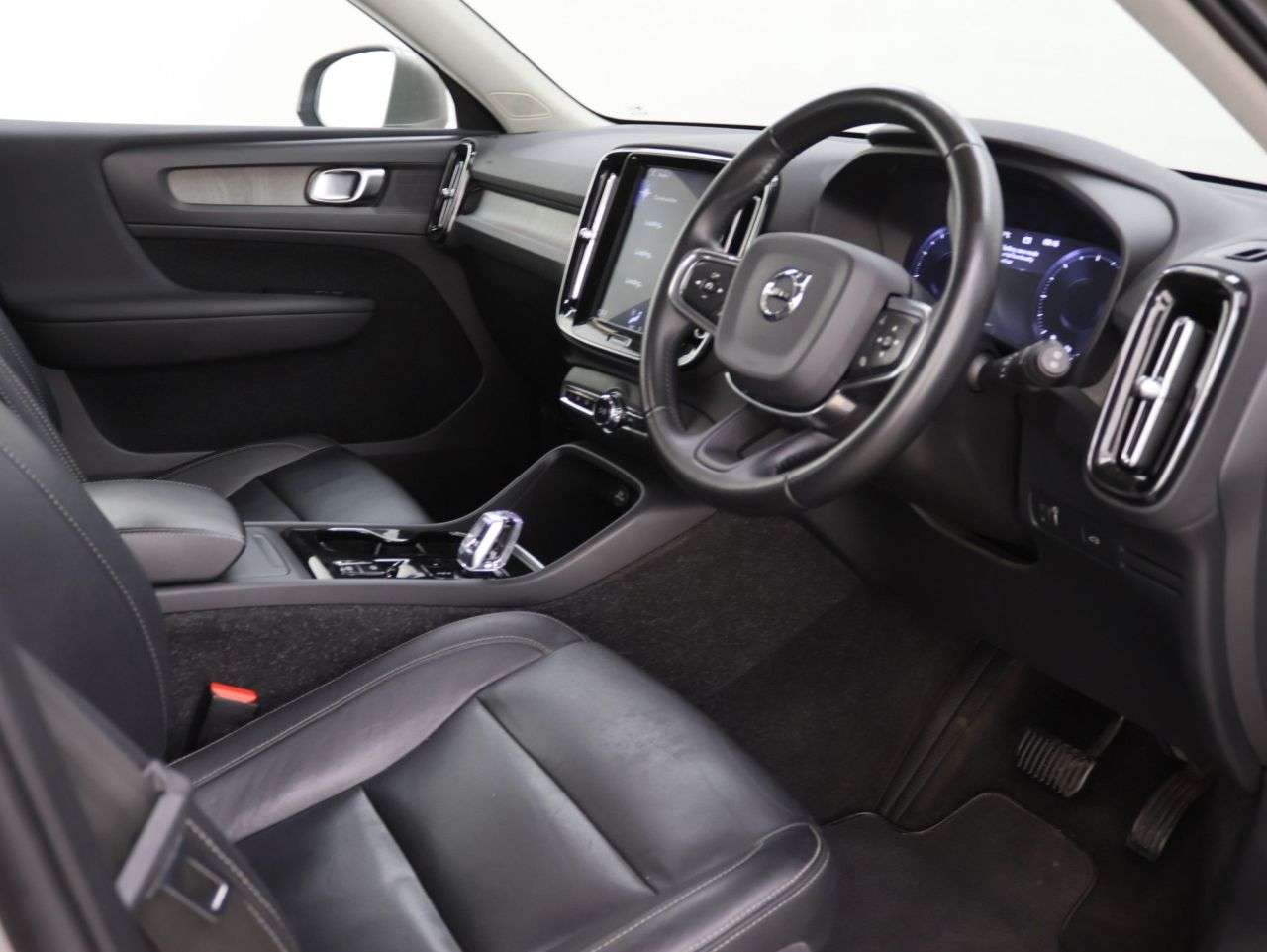 2020 VOLVO XC40 2020 VOLVO XC40