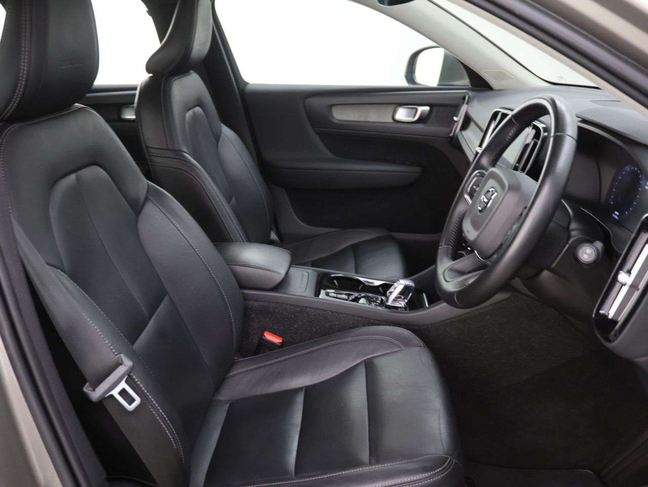 2020 VOLVO XC40 2020 VOLVO XC40