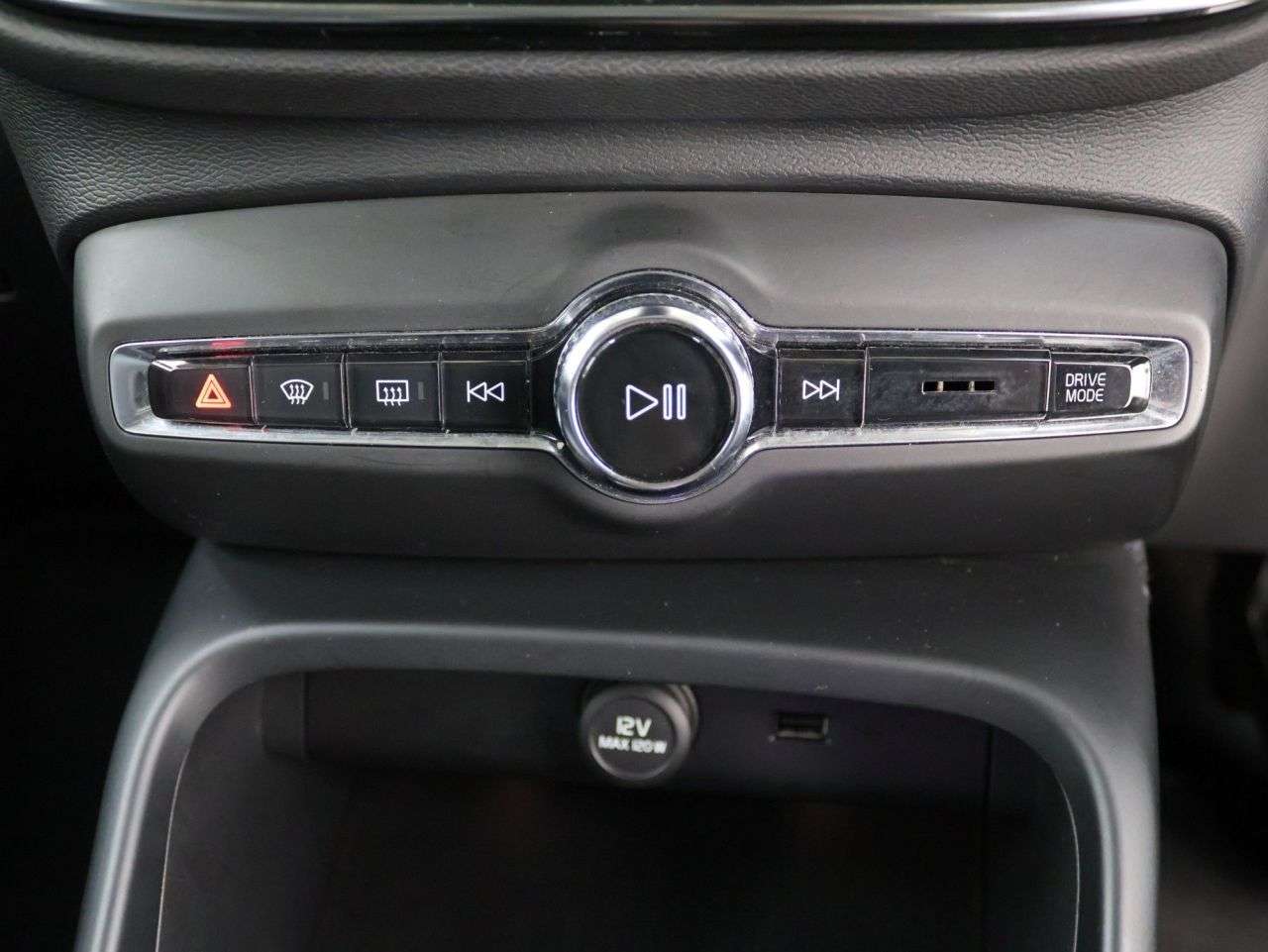 2020 VOLVO XC40 2020 VOLVO XC40