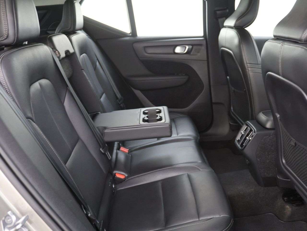 2020 VOLVO XC40 2020 VOLVO XC40