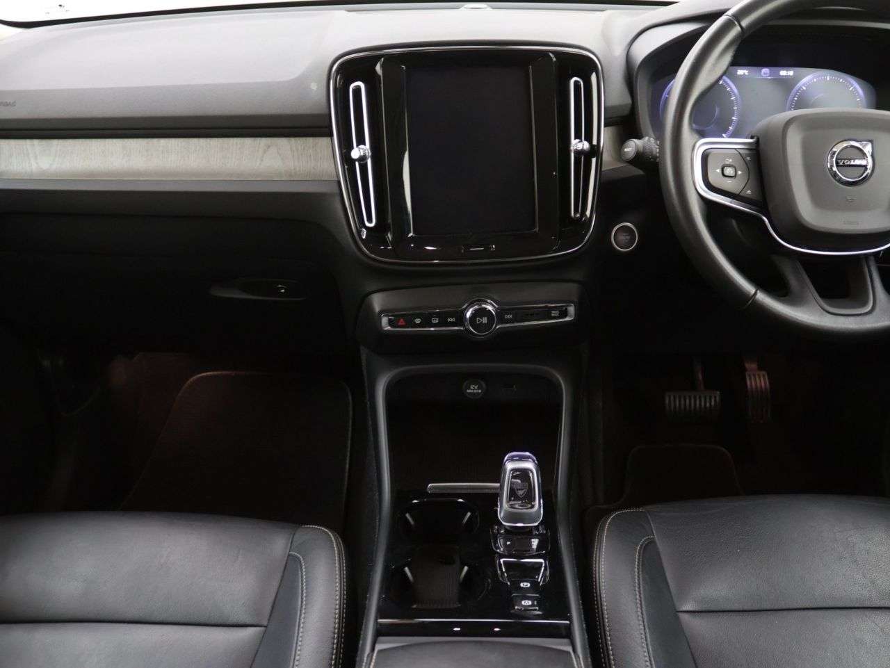 2020 VOLVO XC40 2020 VOLVO XC40
