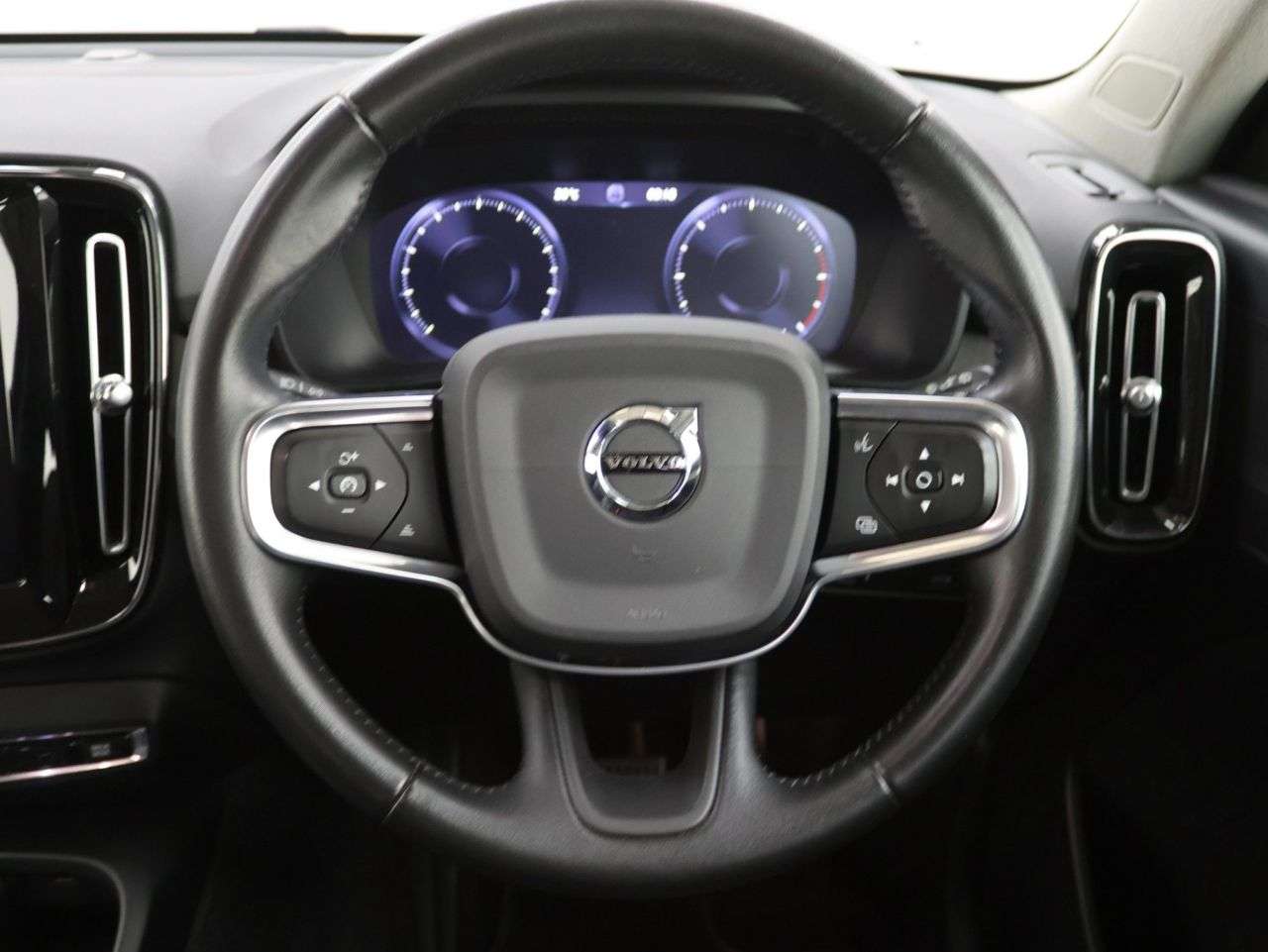 2020 VOLVO XC40 2020 VOLVO XC40