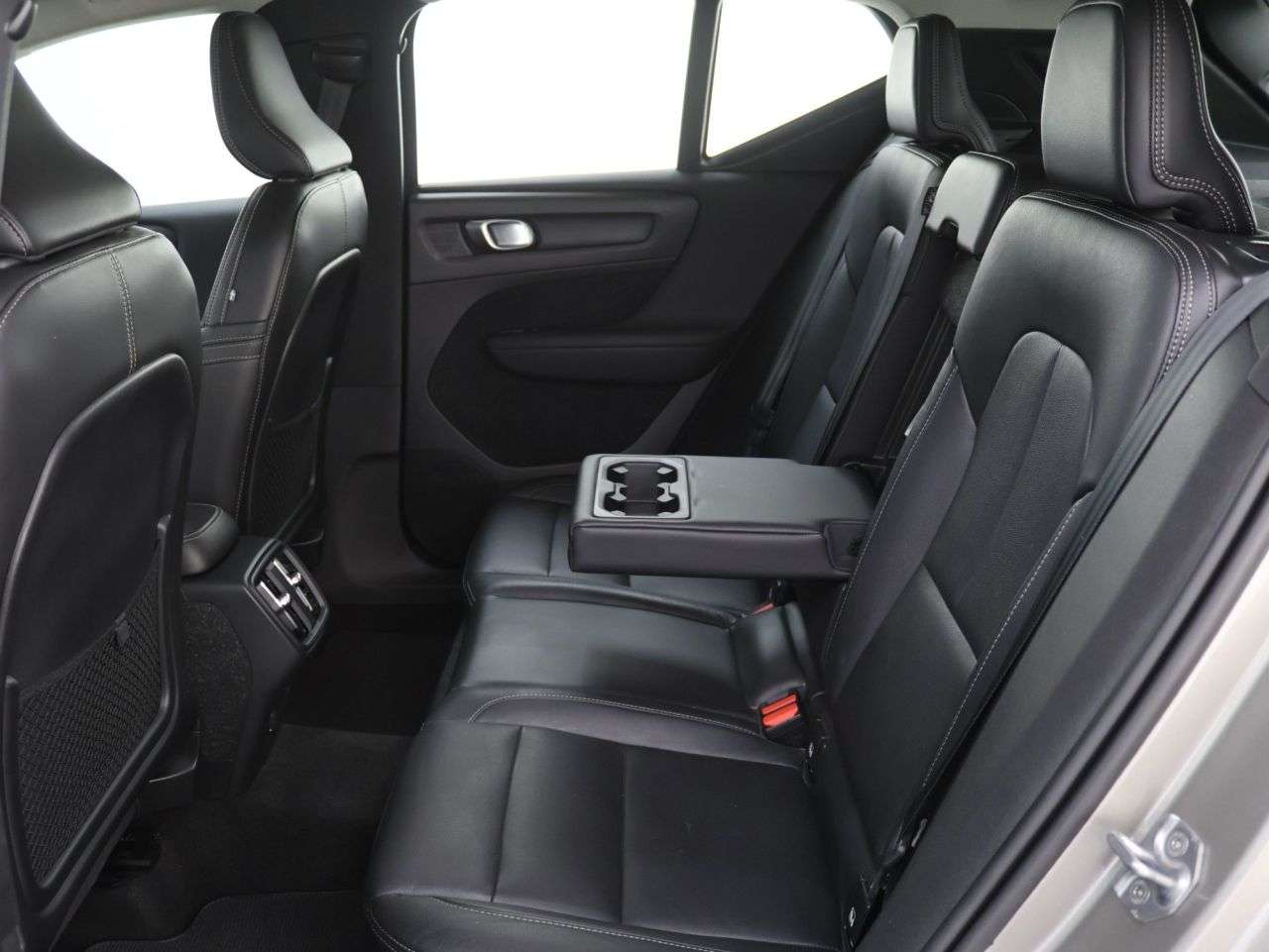 2020 VOLVO XC40 2020 VOLVO XC40