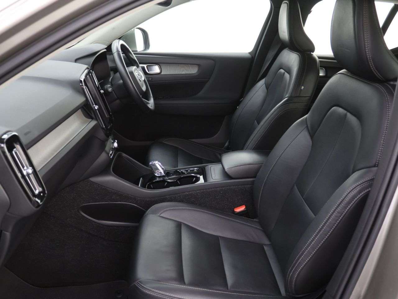 2020 VOLVO XC40 2020 VOLVO XC40