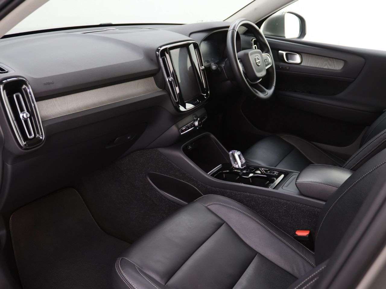 2020 VOLVO XC40 2020 VOLVO XC40