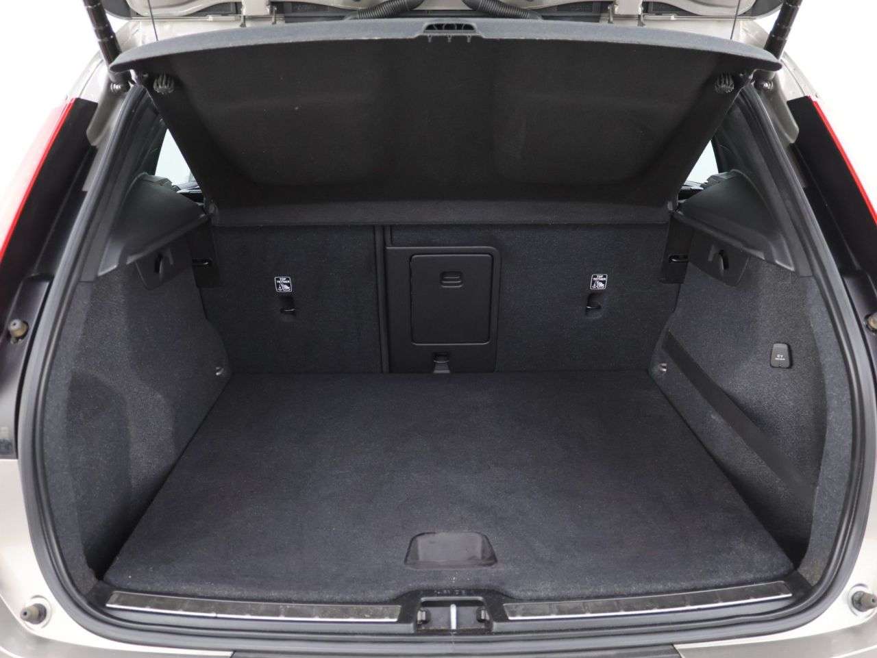2020 VOLVO XC40 2020 VOLVO XC40