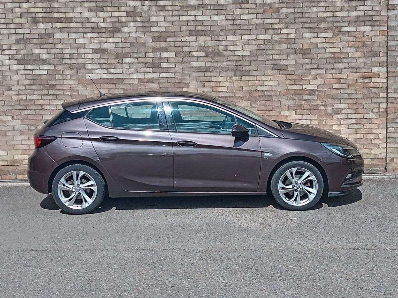 A 2019 VAUXHALL ASTRA 1.4i Turbo GPF SRi Hatchback 5dr Petrol Auto Euro 6 (s/s) (150 ps) A 2019 VAUXHALL ASTRA 1.4i Turbo GPF SRi Hatchback 5dr Petrol Auto Euro 6 (s/s) (150 ps)