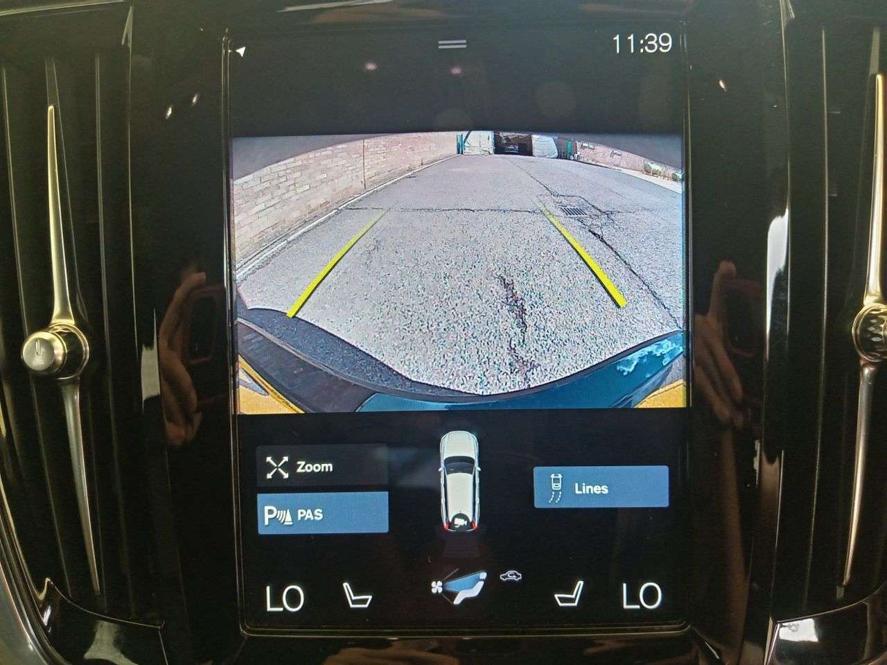 A 2020 VOLVO V90 2.0 T4 Momentum Plus Estate 5dr Petrol Auto Euro 6 (s/s) (190 ps) A 2020 VOLVO V90 2.0 T4 Momentum Plus Estate 5dr Petrol Auto Euro 6 (s/s) (190 ps)