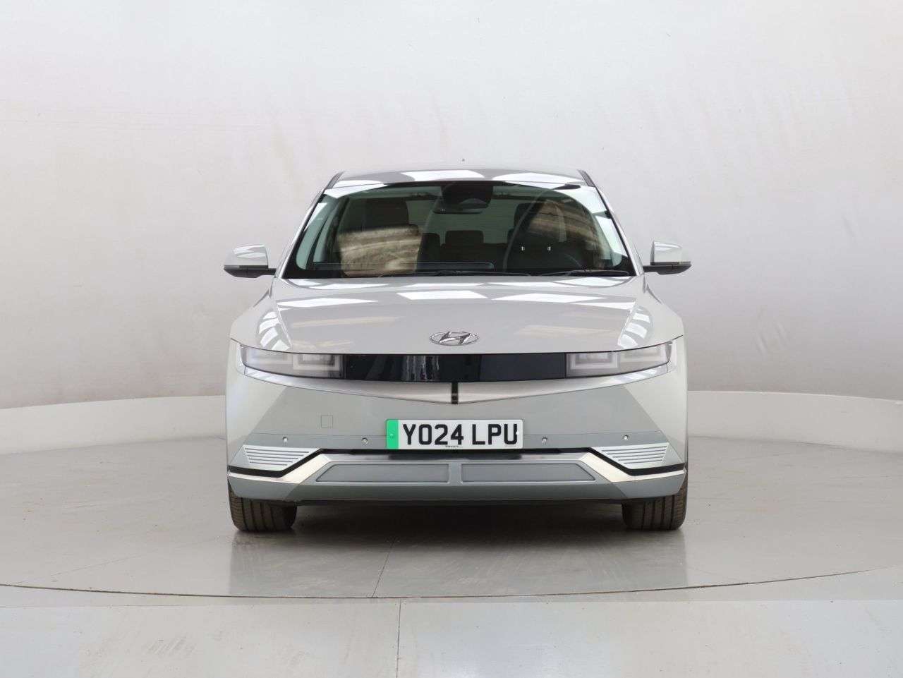 A 2024 HYUNDAI IONIQ 5 77kWh Premium Hatchback 5dr Electric Auto (228 ps) A 2024 HYUNDAI IONIQ 5 77kWh Premium Hatchback 5dr Electric Auto (228 ps)