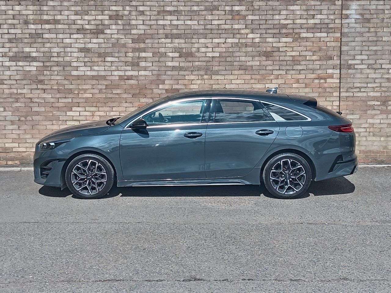 A 2023 KIA PROCEED 1.5 T-GDi GT-Line Shooting Brake 5dr Petrol Manual Euro 6 (s/s) (158 bhp) A 2023 KIA PROCEED 1.5 T-GDi GT-Line Shooting Brake 5dr Petrol Manual Euro 6 (s/s) (158 bhp)