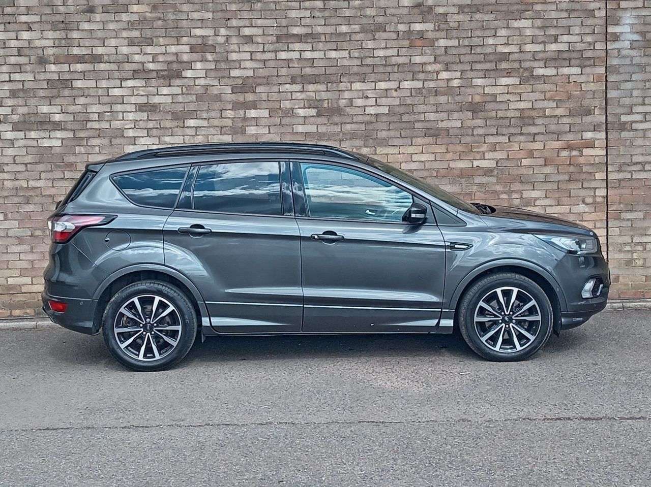 A 2019 FORD KUGA 2.0 TDCi ST-Line SUV 5dr Diesel Powershift Euro 6 (120 ps) A 2019 FORD KUGA 2.0 TDCi ST-Line SUV 5dr Diesel Powershift Euro 6 (120 ps)