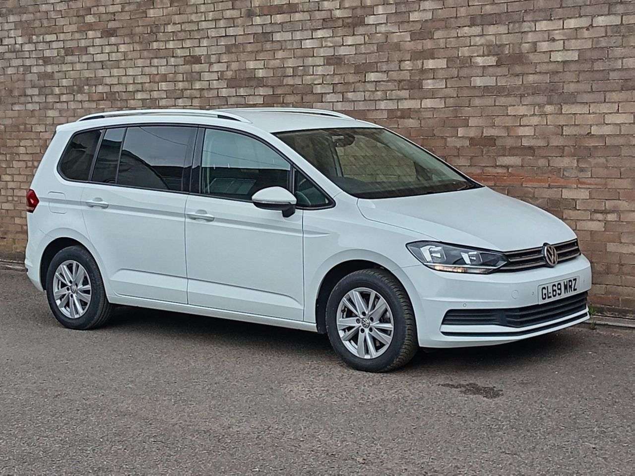 A 2019 VOLKSWAGEN TOURAN 1.5 TSI EVO SE MPV 5dr Petrol DSG Euro 6 (s/s) (150 ps) A 2019 VOLKSWAGEN TOURAN 1.5 TSI EVO SE MPV 5dr Petrol DSG Euro 6 (s/s) (150 ps)