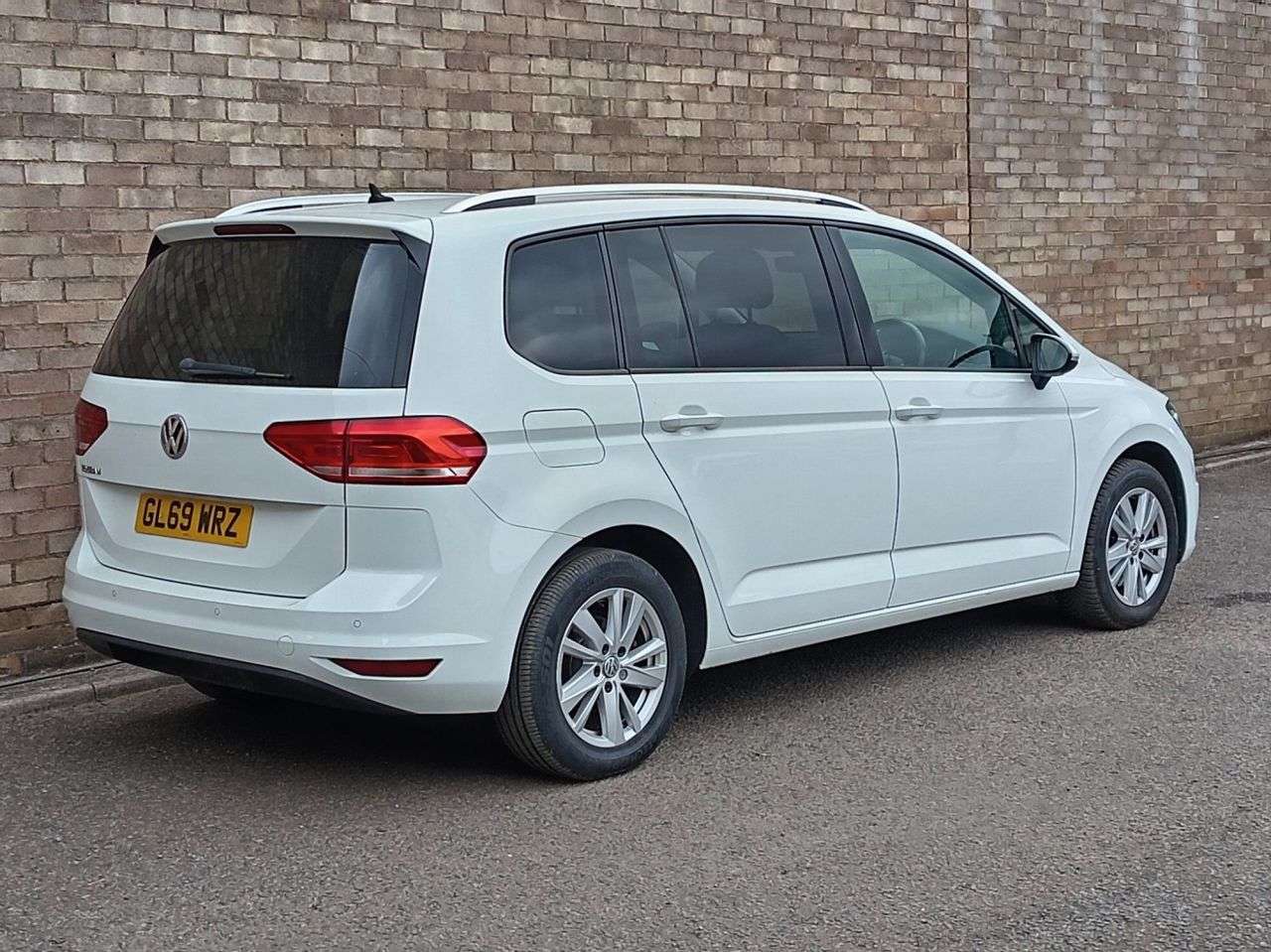 A 2019 VOLKSWAGEN TOURAN 1.5 TSI EVO SE MPV 5dr Petrol DSG Euro 6 (s/s) (150 ps) A 2019 VOLKSWAGEN TOURAN 1.5 TSI EVO SE MPV 5dr Petrol DSG Euro 6 (s/s) (150 ps)