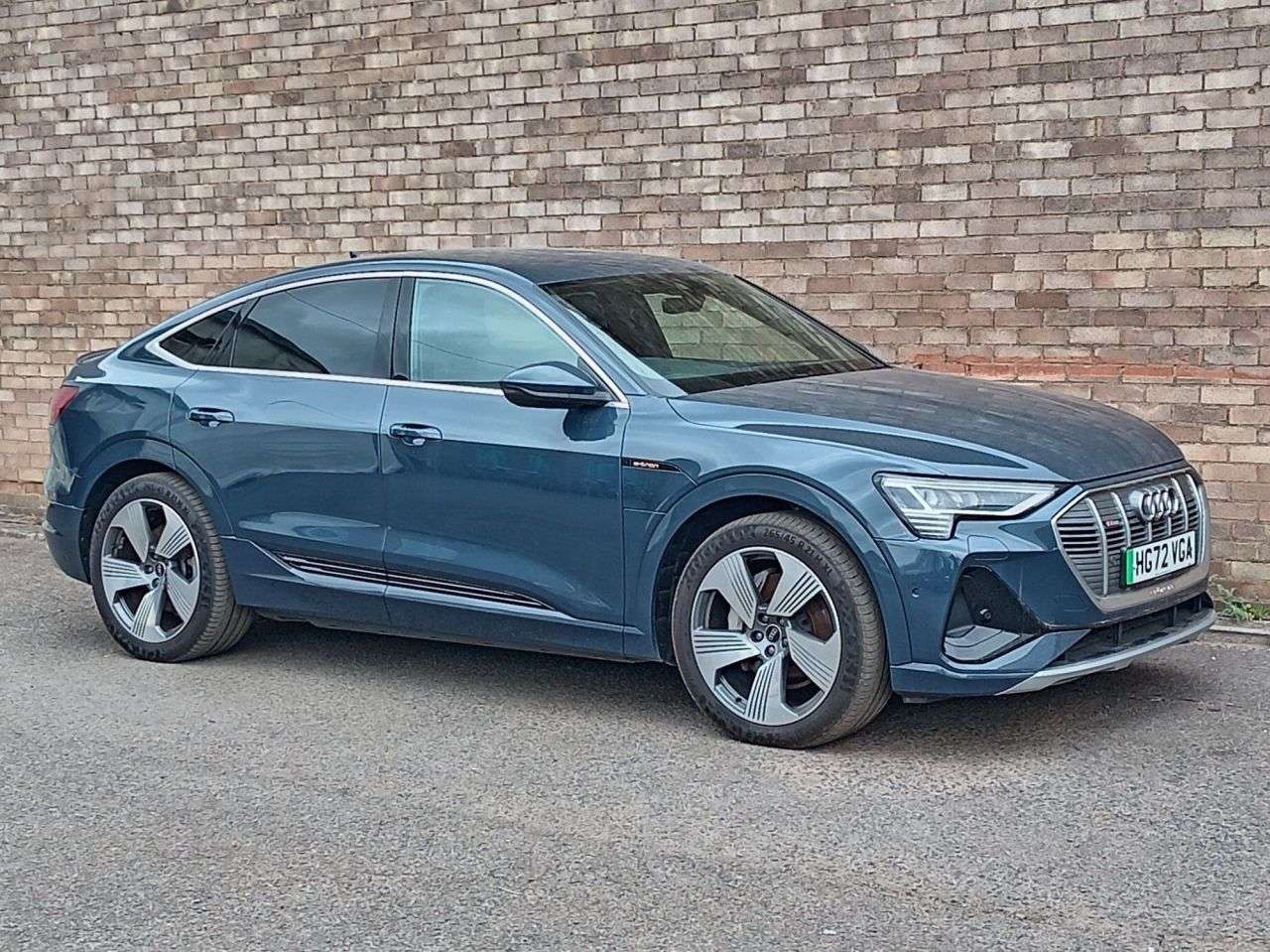 A 2023 AUDI E-TRON 55 S line Sportback 5dr Electric Auto quattro 95kWh (11kW Charger) (408 ps) A 2023 AUDI E-TRON 55 S line Sportback 5dr Electric Auto quattro 95kWh (11kW Charger) (408 ps)