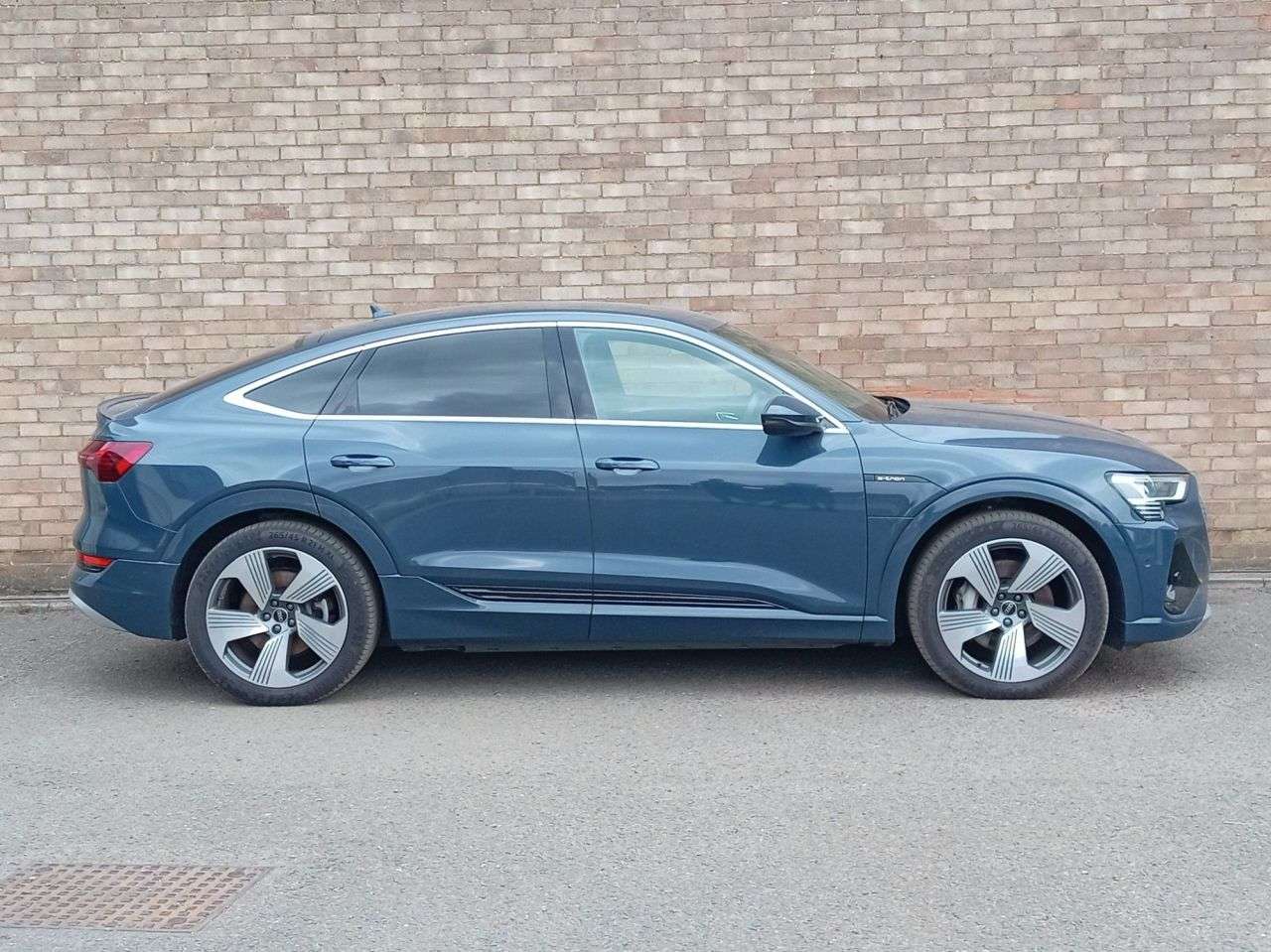 A 2023 AUDI E-TRON 55 S line Sportback 5dr Electric Auto quattro 95kWh (11kW Charger) (408 ps) A 2023 AUDI E-TRON 55 S line Sportback 5dr Electric Auto quattro 95kWh (11kW Charger) (408 ps)
