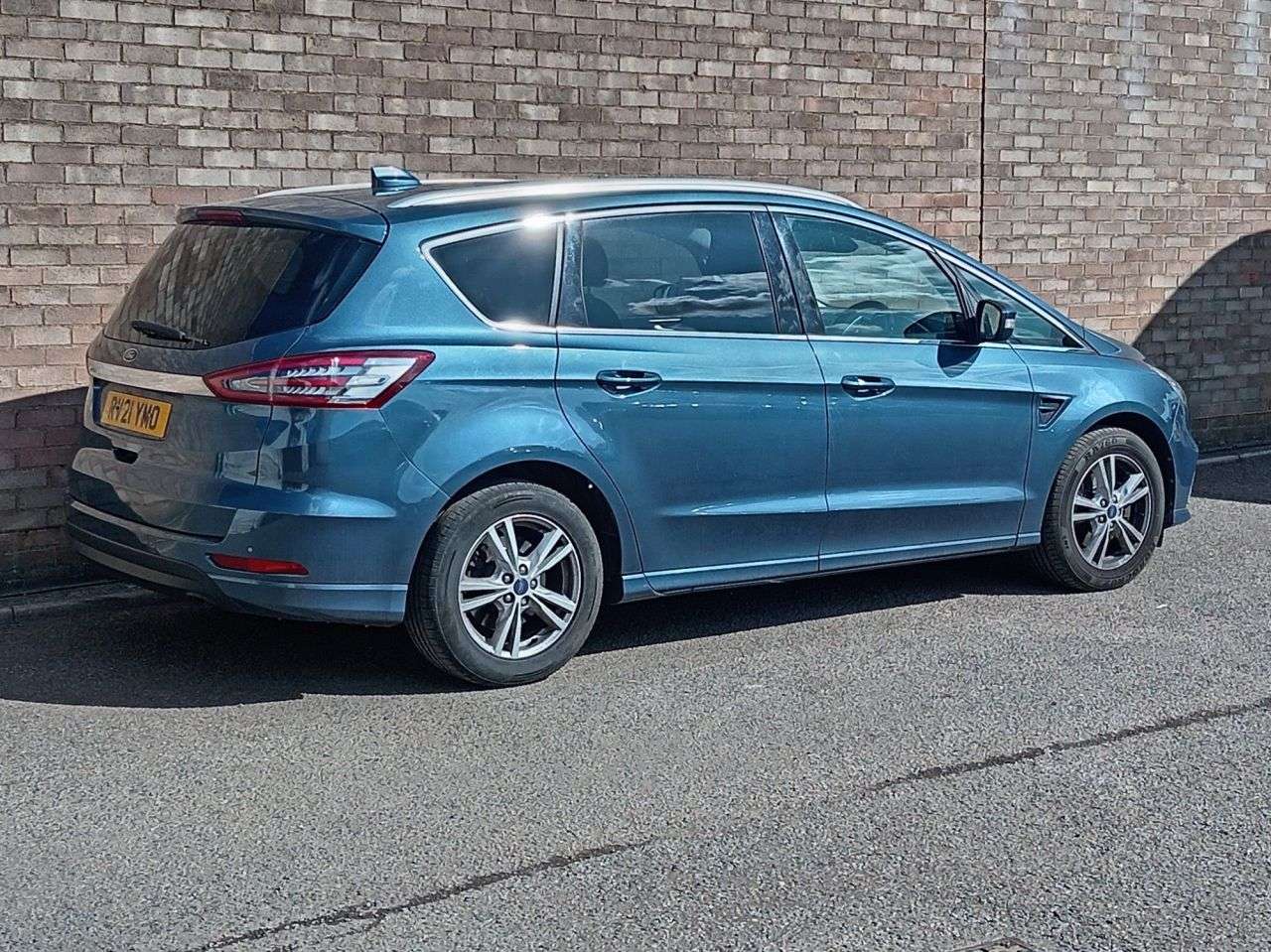 A 2021 FORD S-MAX 2.0 EcoBlue Titanium MPV 5dr Diesel Manual Euro 6 (s/s) (150 ps) A 2021 FORD S-MAX 2.0 EcoBlue Titanium MPV 5dr Diesel Manual Euro 6 (s/s) (150 ps)