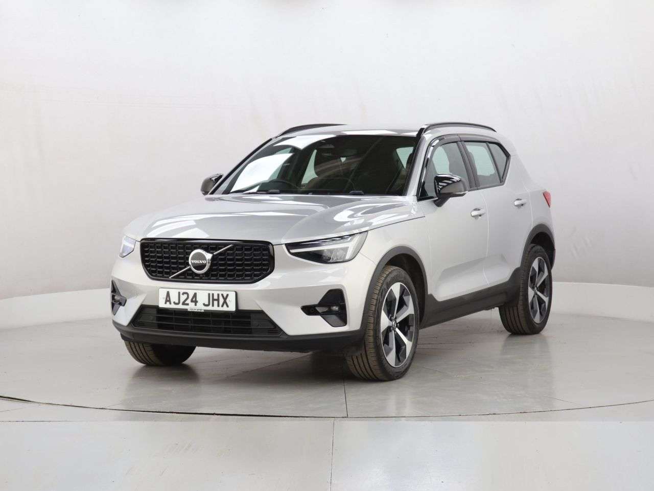 2024 VOLVO XC40 2024 VOLVO XC40