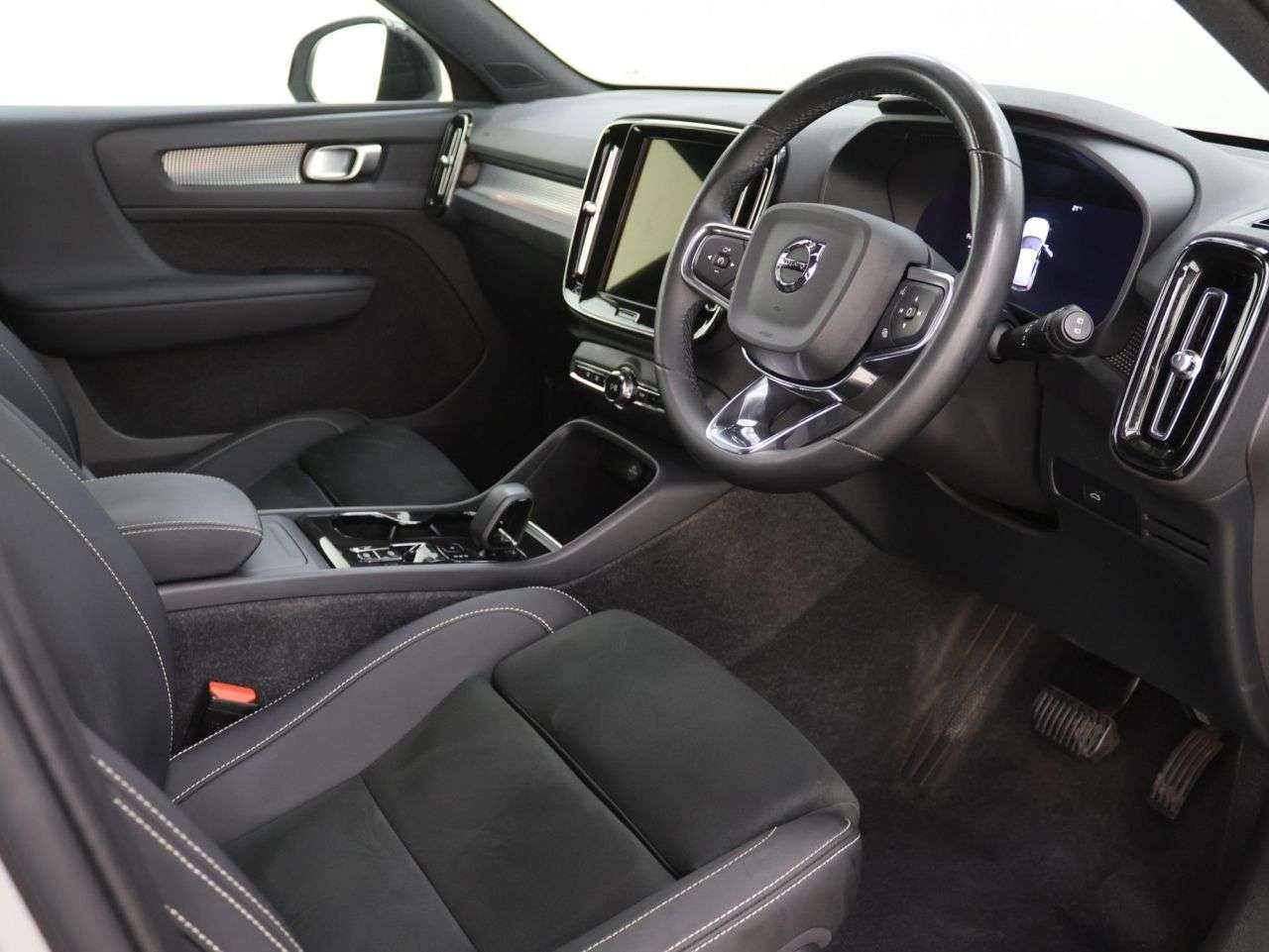 2024 VOLVO XC40 2024 VOLVO XC40