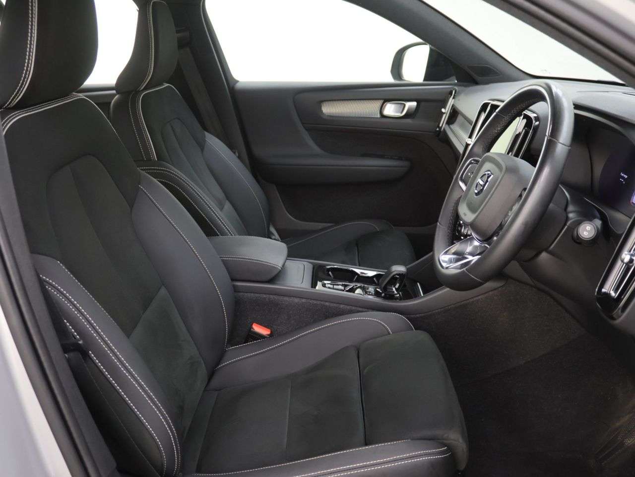 2024 VOLVO XC40 2024 VOLVO XC40