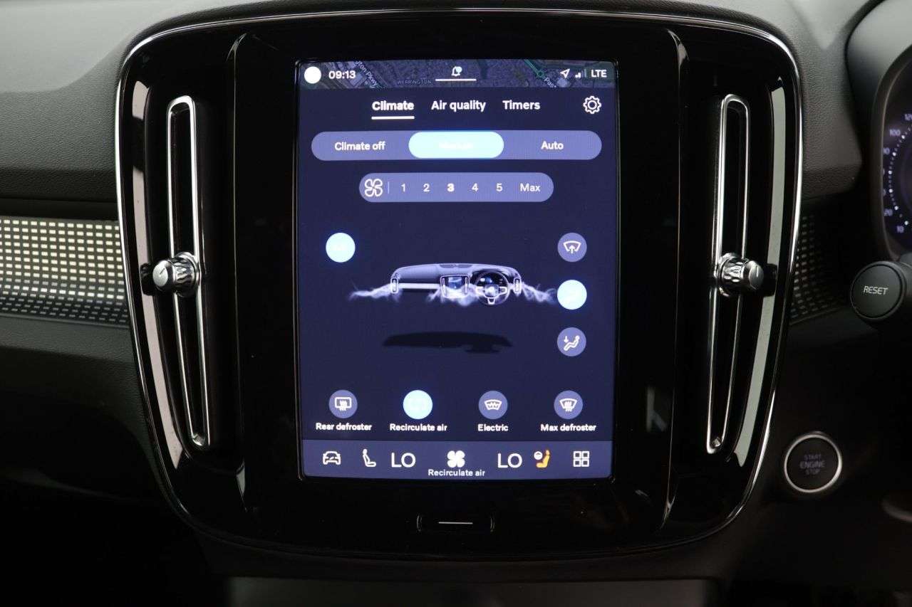 2024 VOLVO XC40 2024 VOLVO XC40