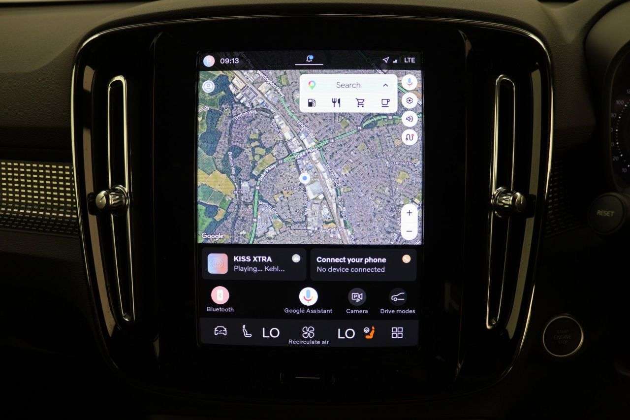 2024 VOLVO XC40 2024 VOLVO XC40