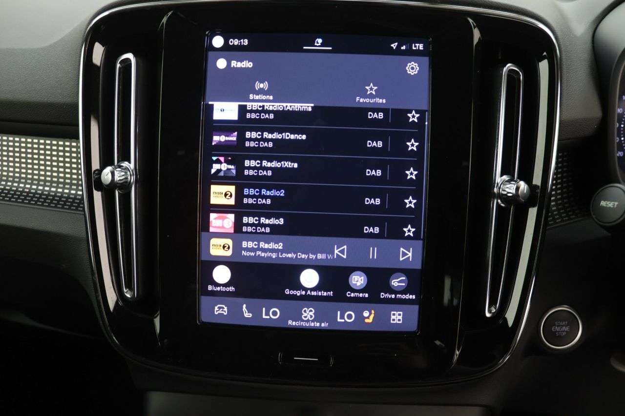 2024 VOLVO XC40 2024 VOLVO XC40