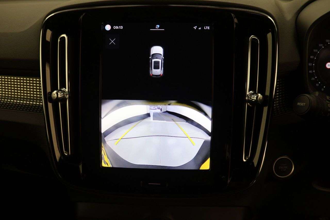 2024 VOLVO XC40 2024 VOLVO XC40