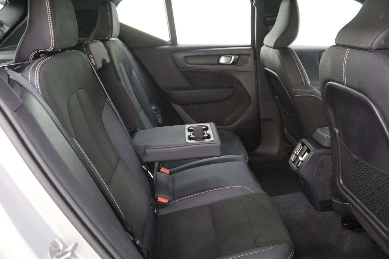2024 VOLVO XC40 2024 VOLVO XC40