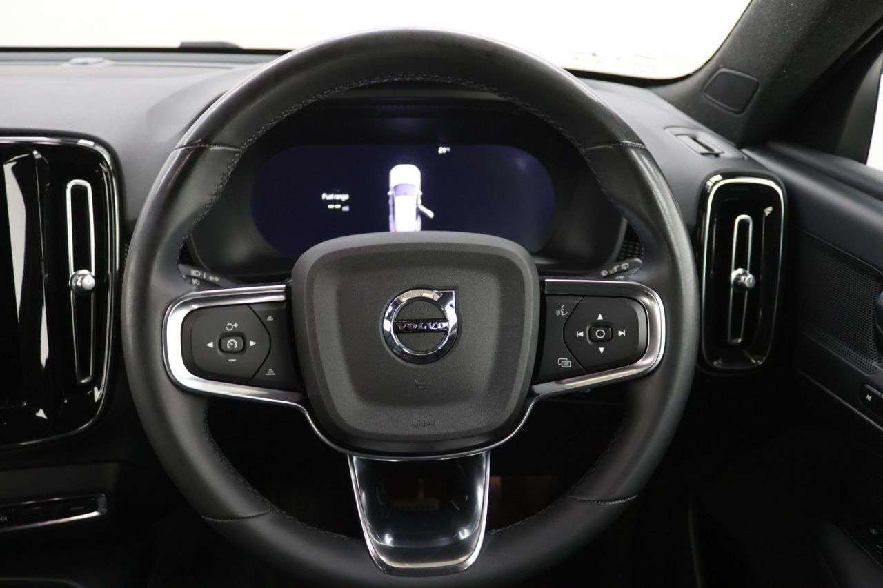 2024 VOLVO XC40 2024 VOLVO XC40